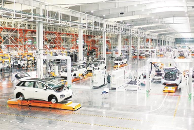 位于柳東新區內的上汽通用五菱寶駿基地內的島式精益制造工廠。記者 覃科 攝